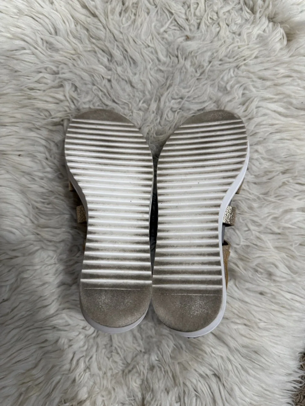 Giulia Palai Big girls' gold strappy sparkle sandals Size 5‎